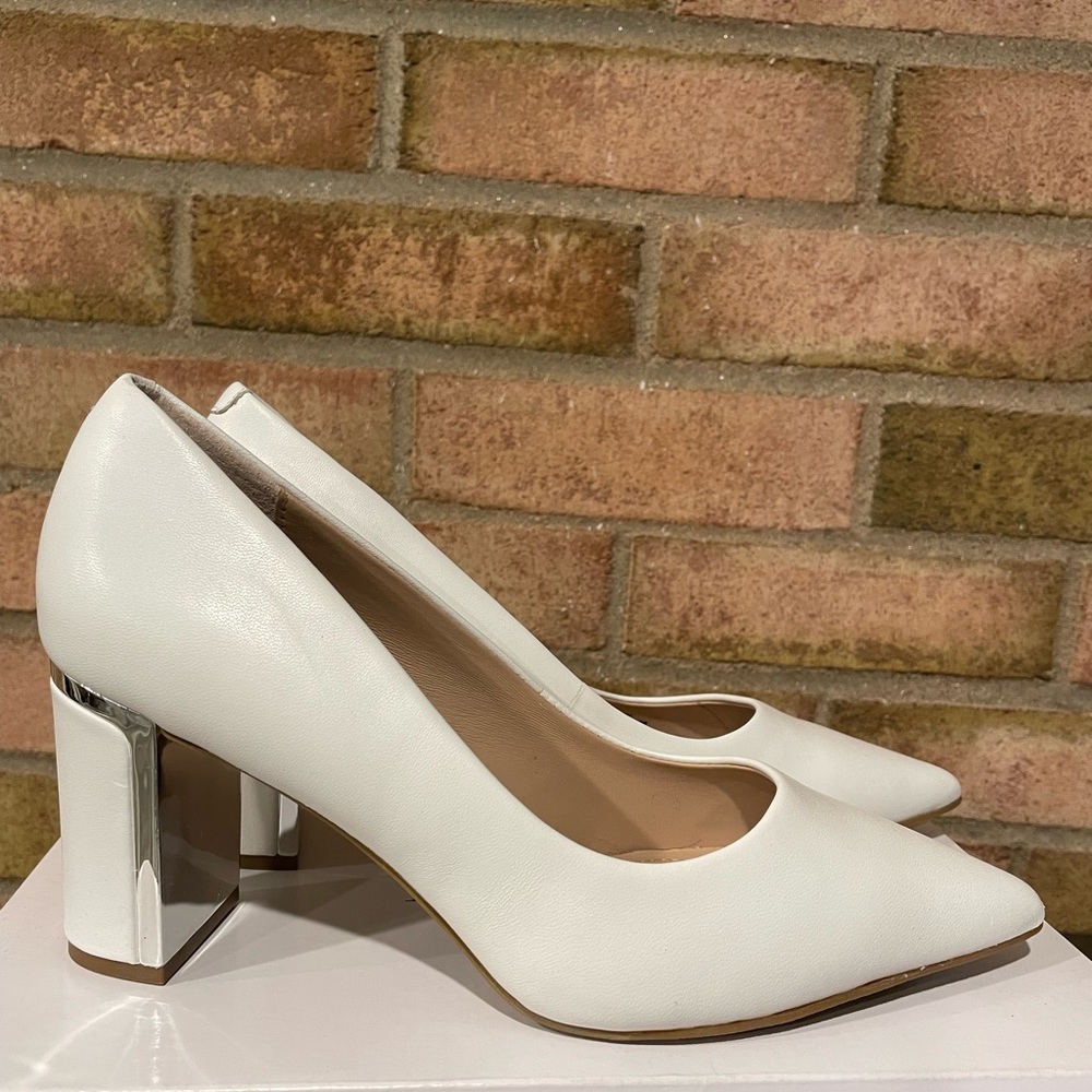 Brand New wedding shoes never worn.
I decided for other shoes option.